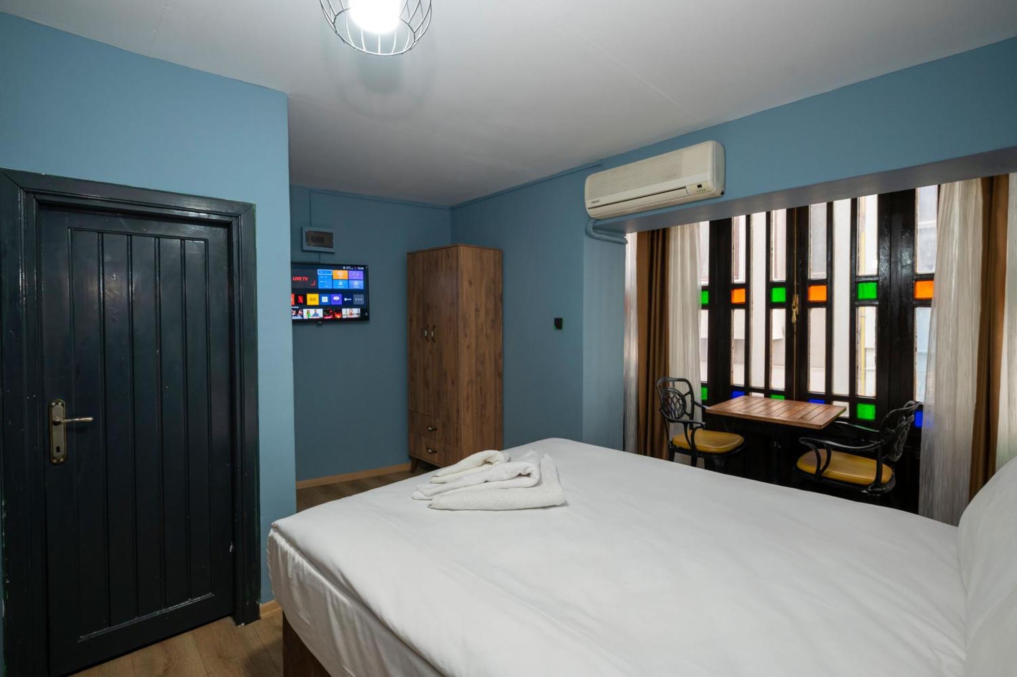 Hotel Taksimantiqueotel 2*