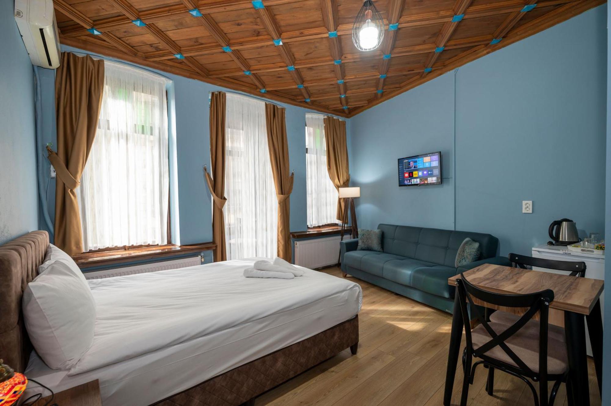 Taksimantiqueotel Otel 2*