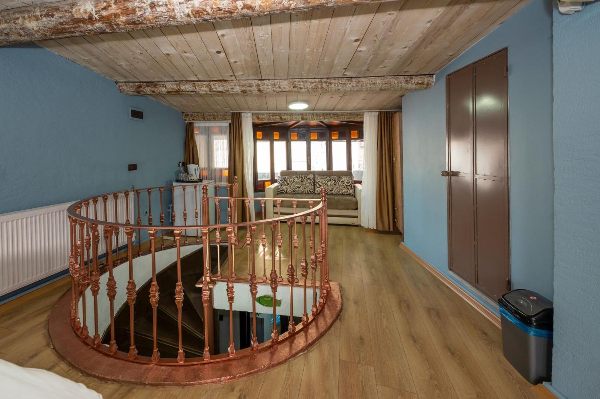 Taksimantiqueotel Otel